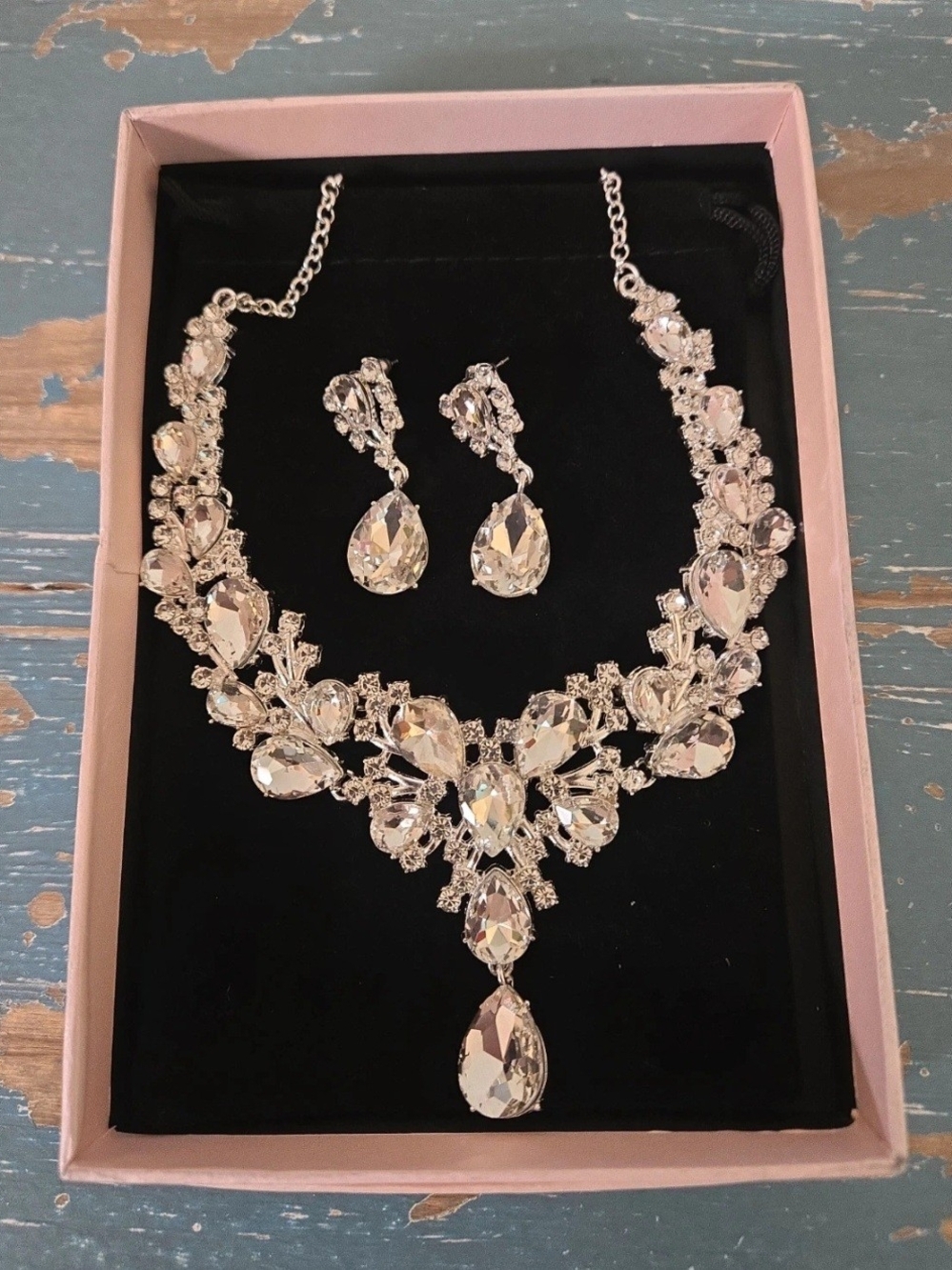 Dazzling Clear Crystal Teardrop Necklace & Earring Set - Silver Tone